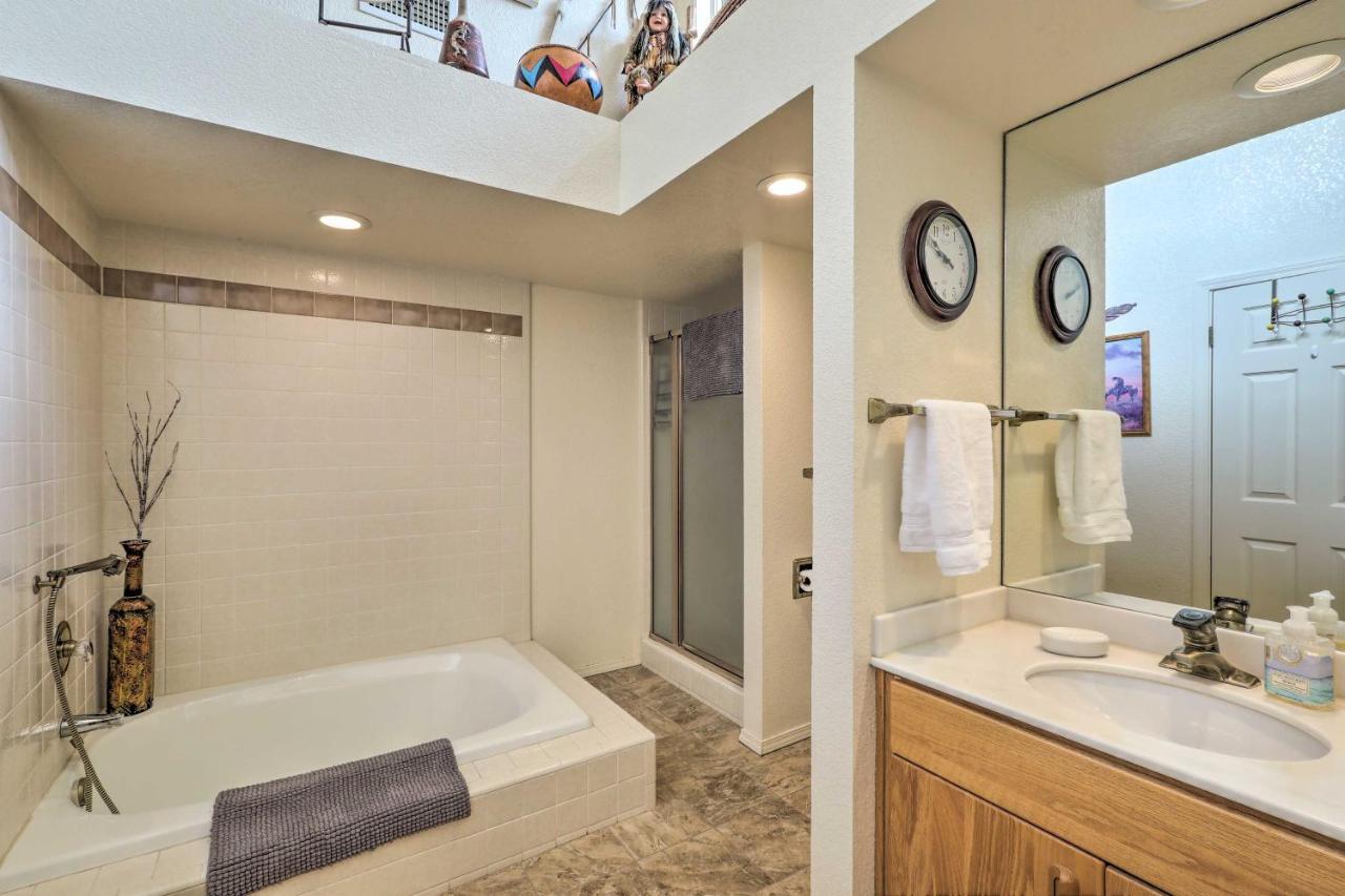 With Golf Course View And Pool Access! Holiday home Sedona