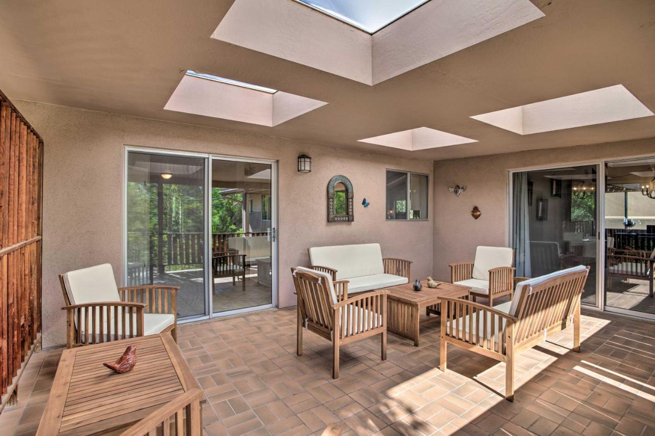 Holiday home Hideaway With Swim And Private Tavern!