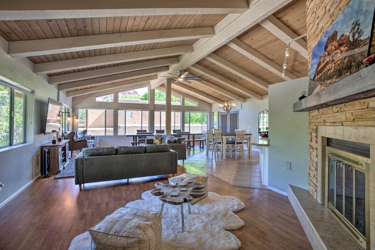 Hideaway With Swim And Private Tavern! Holiday home *