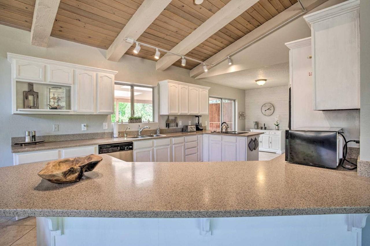 Hideaway With Swim And Private Tavern! Holiday home