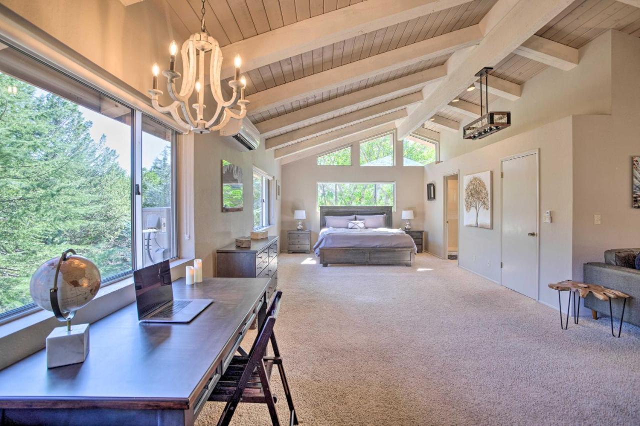 Hideaway With Swim And Private Tavern! Holiday home Sedona