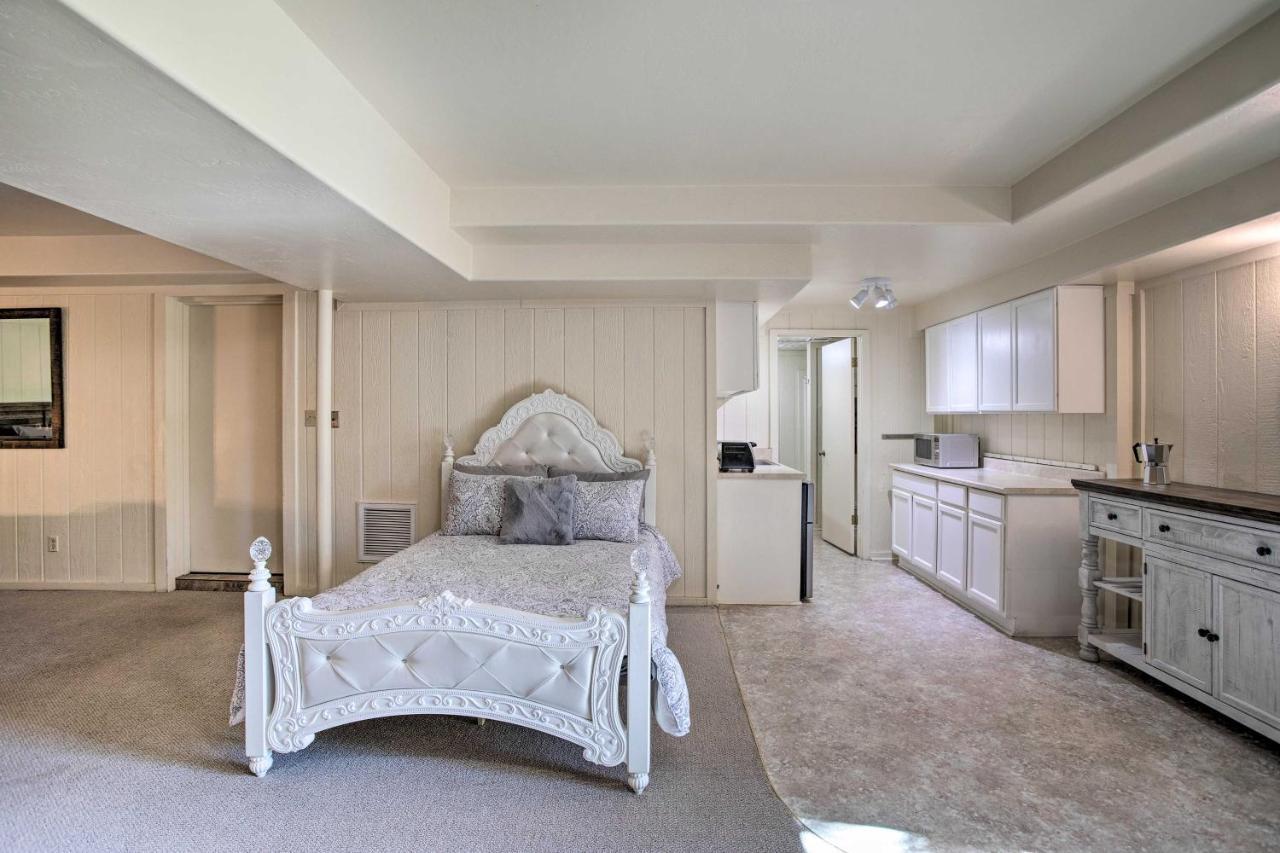 Holiday home Hideaway With Swim And Private Tavern! *