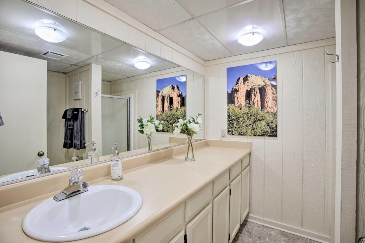 Hideaway With Swim And Private Tavern! Holiday home *