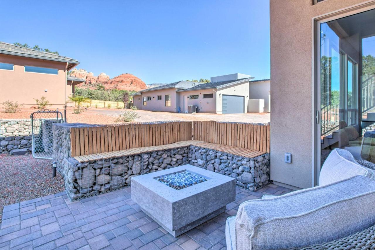Sanctuary With Hot Tub, Fire Pit And Grill