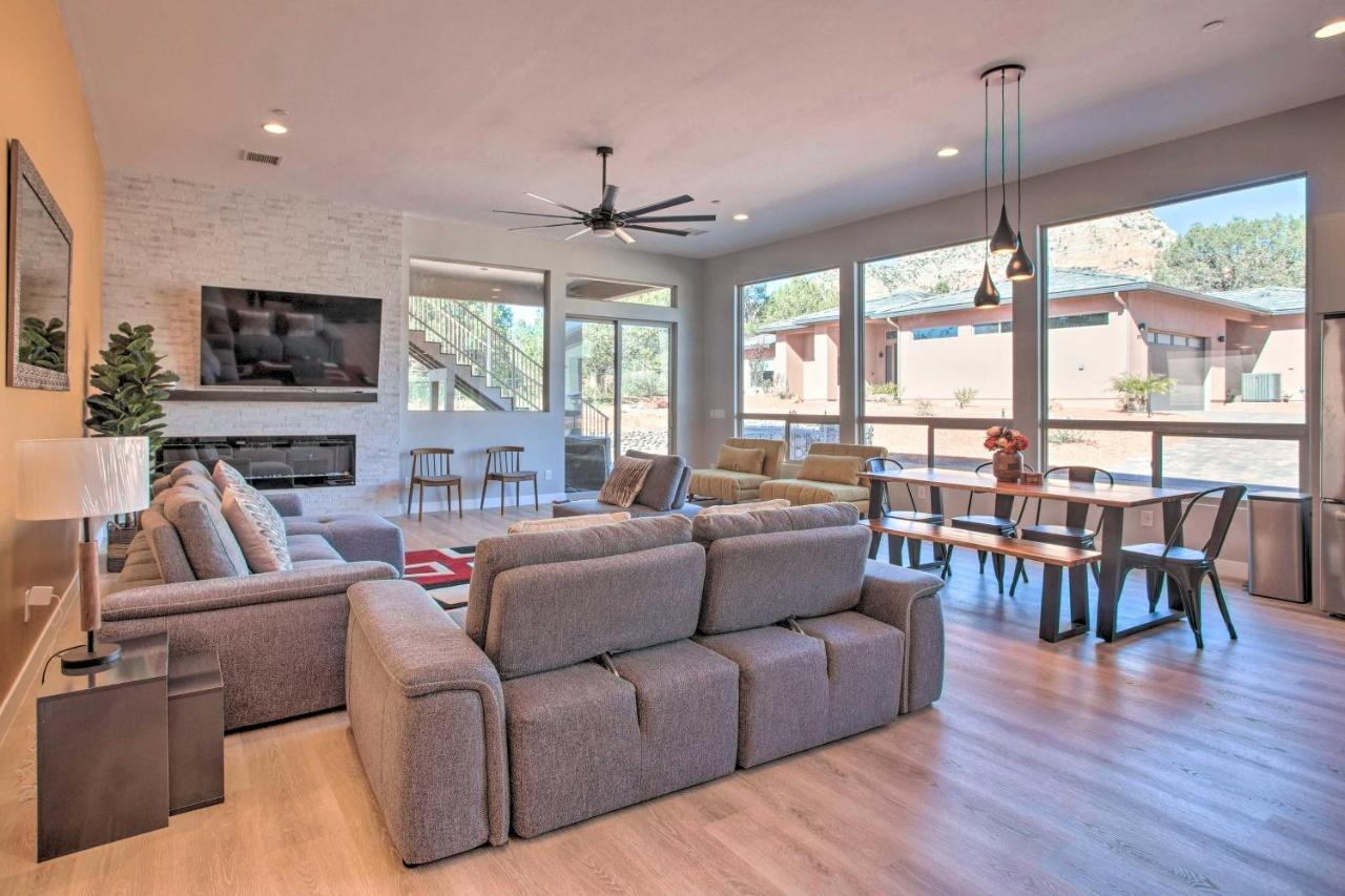 Sanctuary With Hot Tub, Fire Pit And Grill