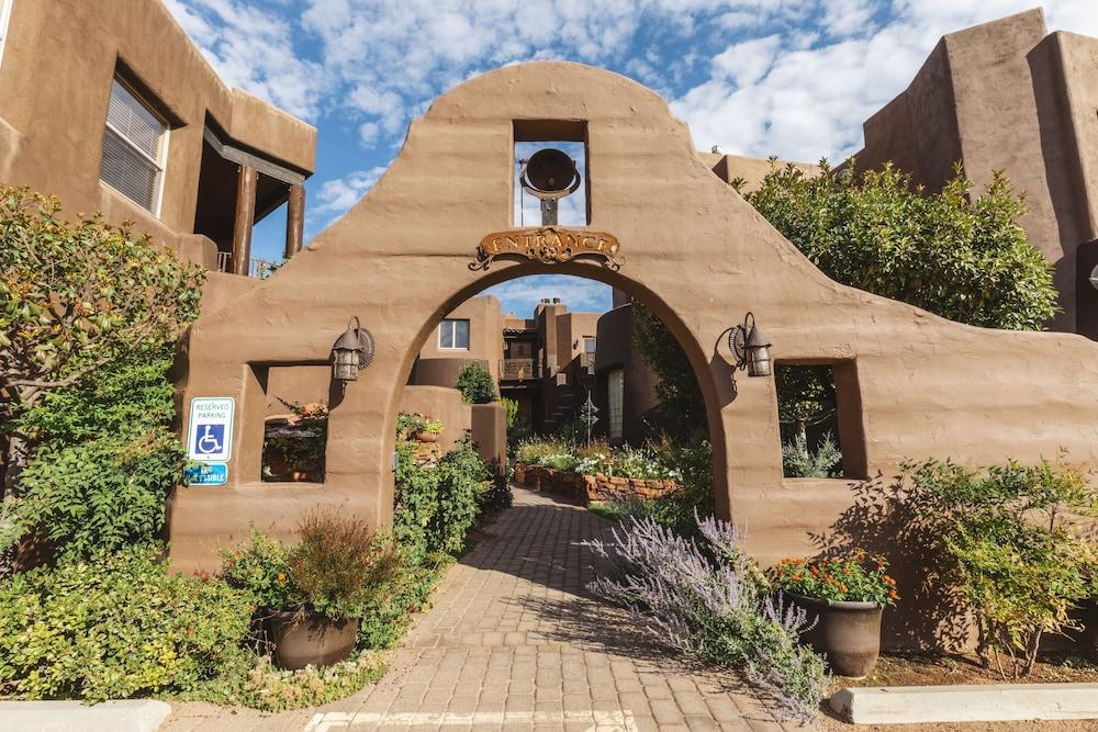 Hotel Adobe Grand