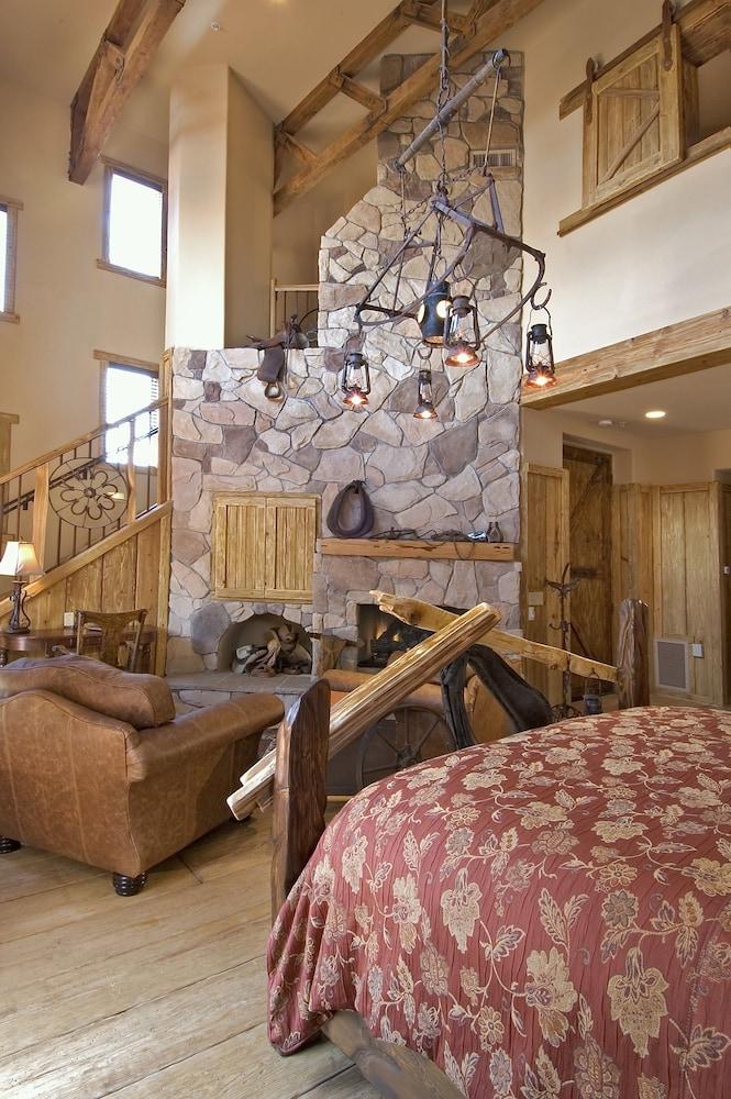 Hotel Adobe Grand