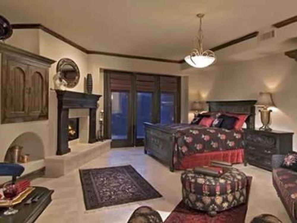 Hotel Adobe Grand