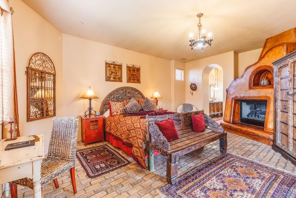 Hotel Adobe Grand