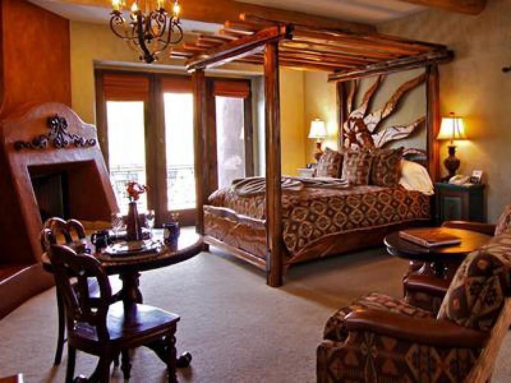 Adobe Grand Hotel 4*