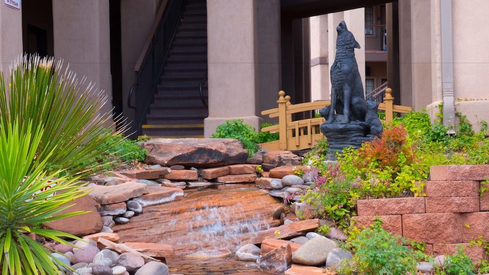 Mountain Modern Hotel 3*