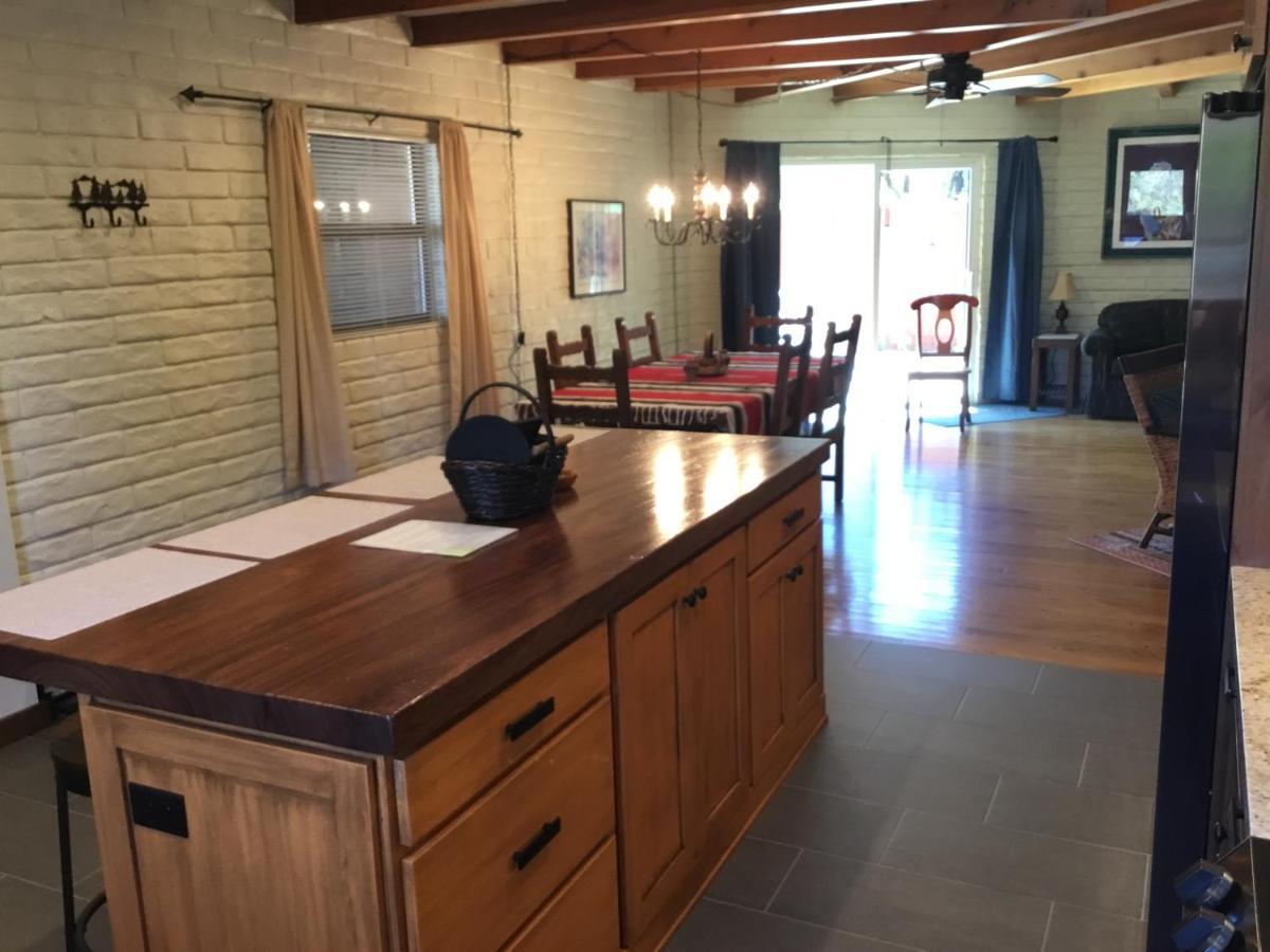 Holiday home On 1 Acre With Pool And Red Rock Views! *