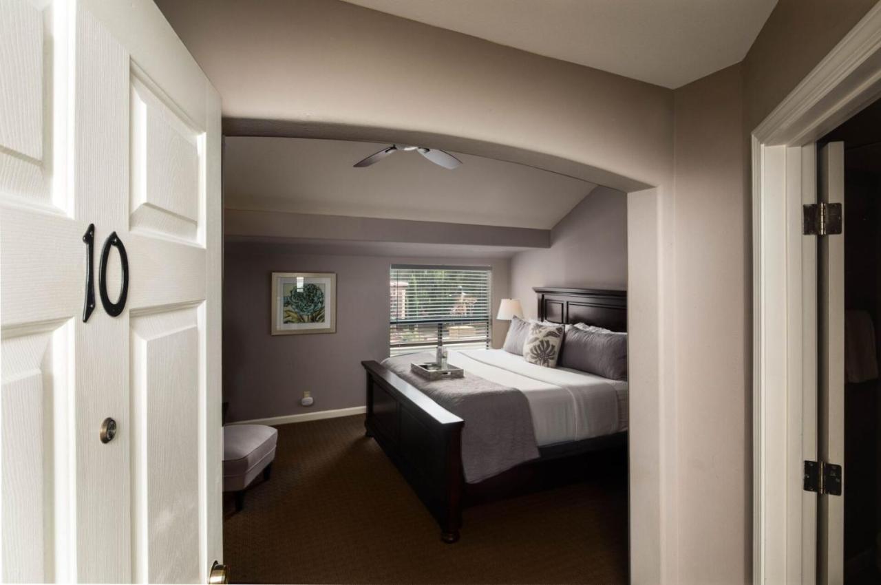 Above Oak Creek Inn 3*