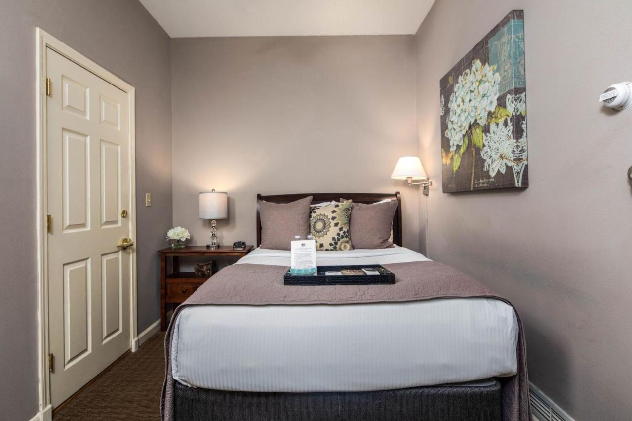 Above Oak Creek Inn 3*