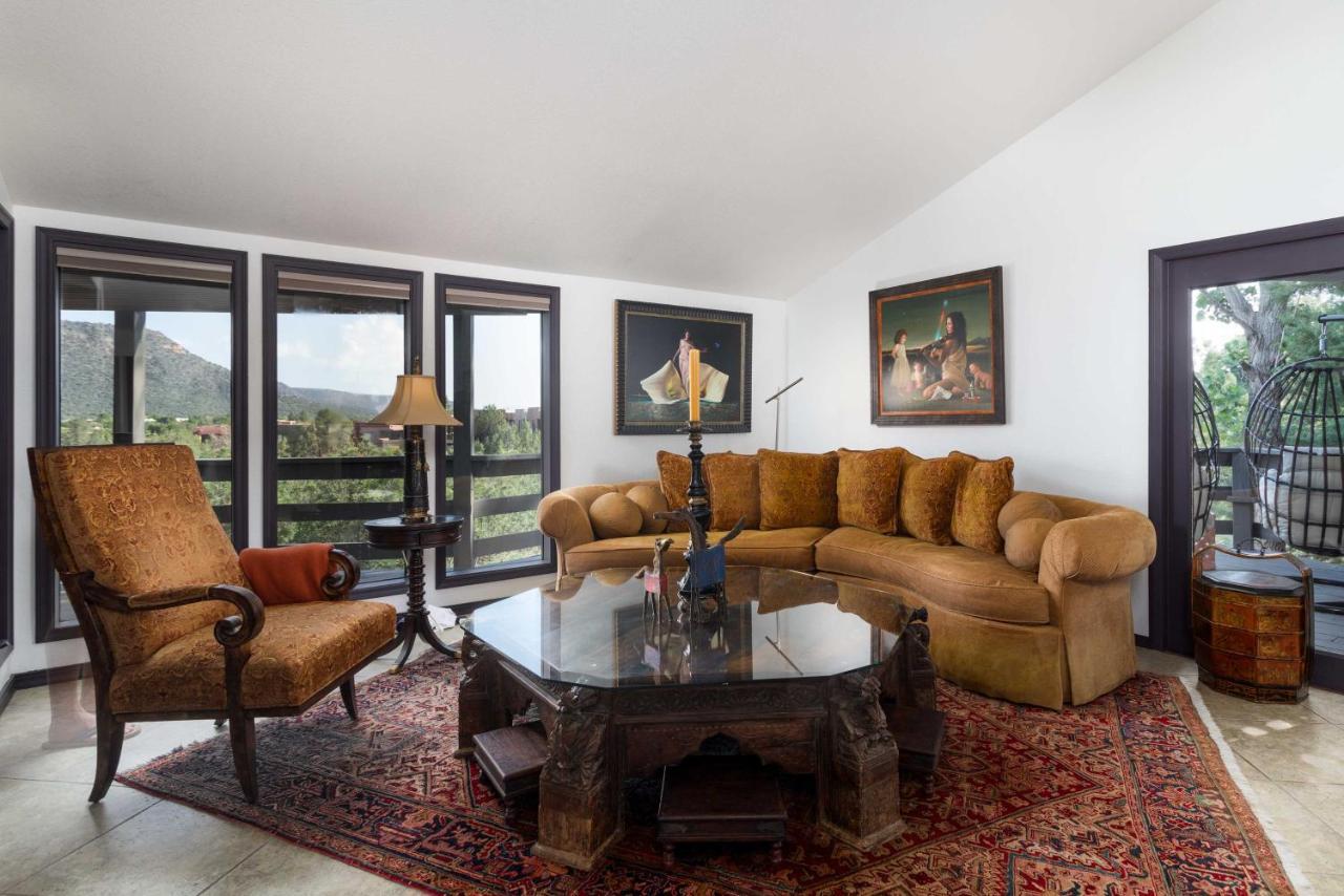 Sleek Abode With Hot Tub And Outdoor Hangout! Holiday home