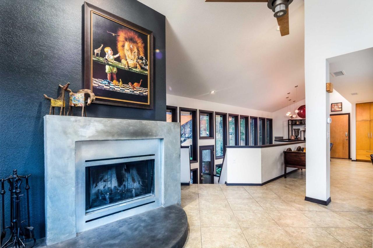 Sleek Abode With Hot Tub And Outdoor Hangout! Sedona