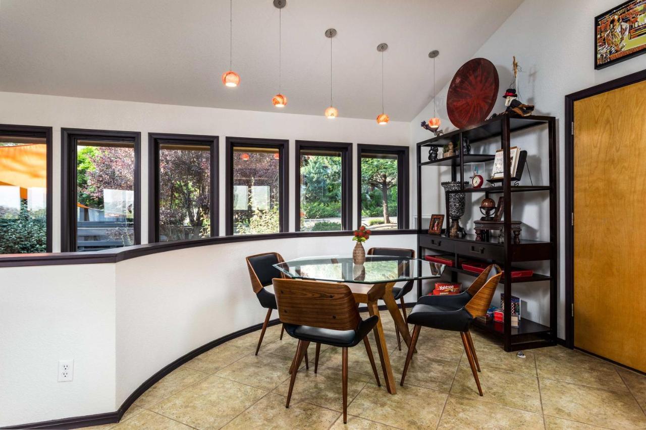 Holiday home Sleek Abode With Hot Tub And Outdoor Hangout!