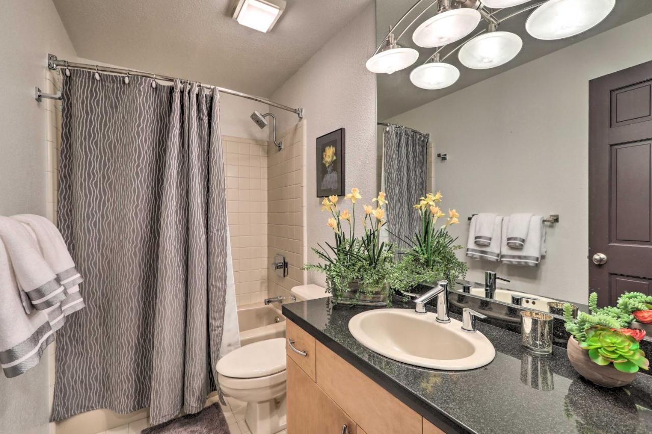 Holiday home Sleek Abode With Hot Tub And Outdoor Hangout! *