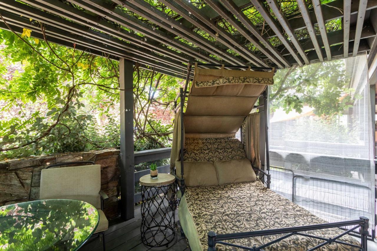 Holiday home Sleek Abode With Hot Tub And Outdoor Hangout!