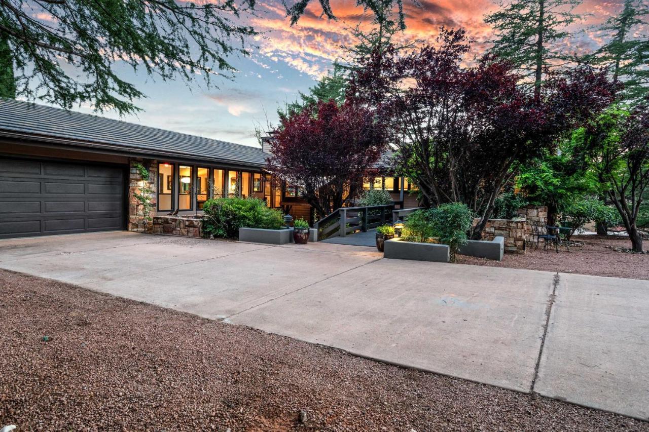 Sleek Abode With Hot Tub And Outdoor Hangout! Holiday home *