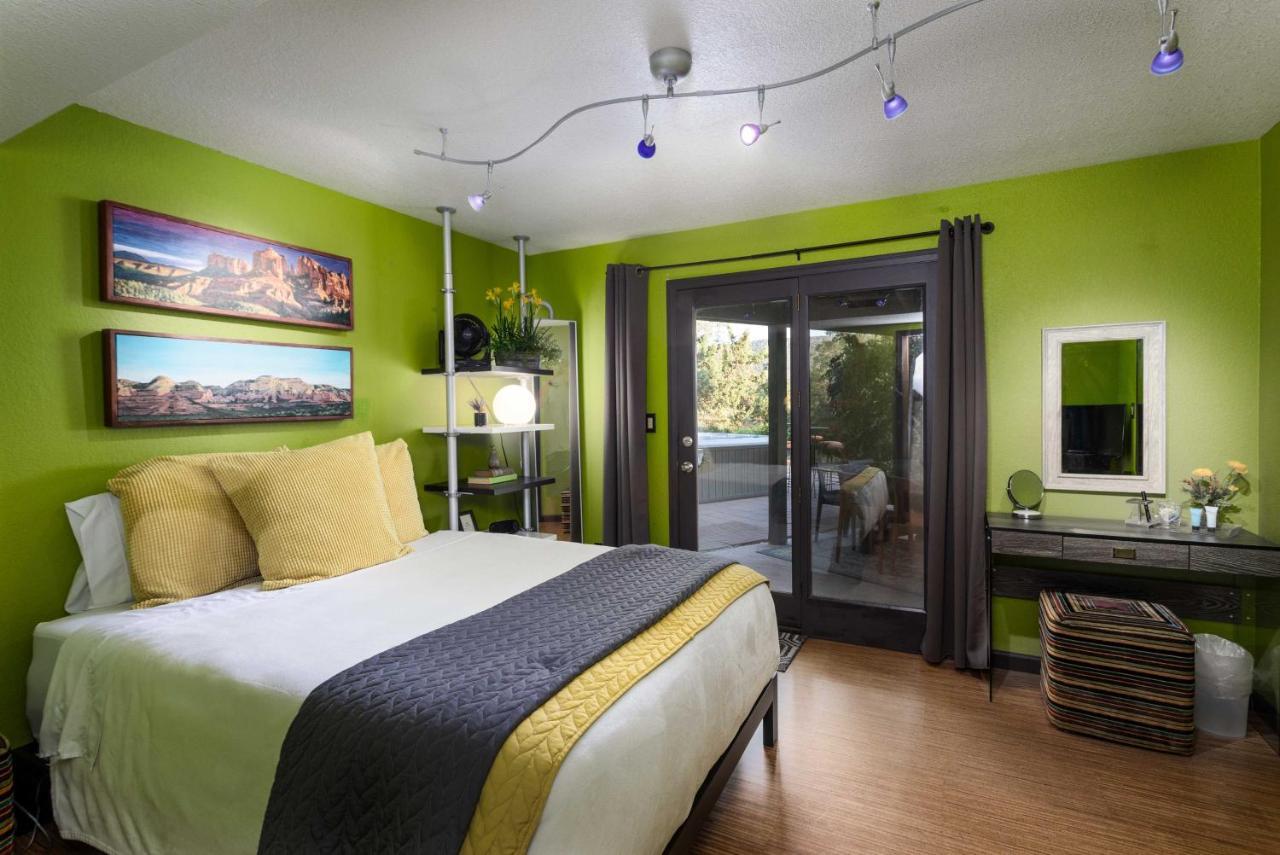 Sleek Abode With Hot Tub And Outdoor Hangout! Holiday home