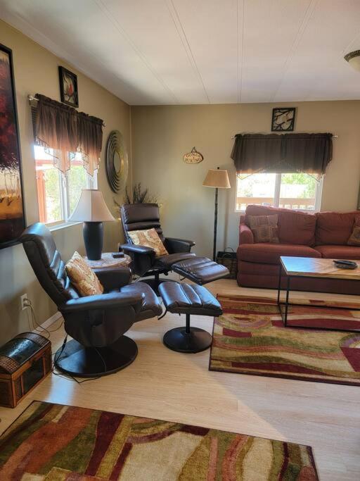 Serene 2 Bedroom! Walk To Trails! Red Rock Mountain Views!