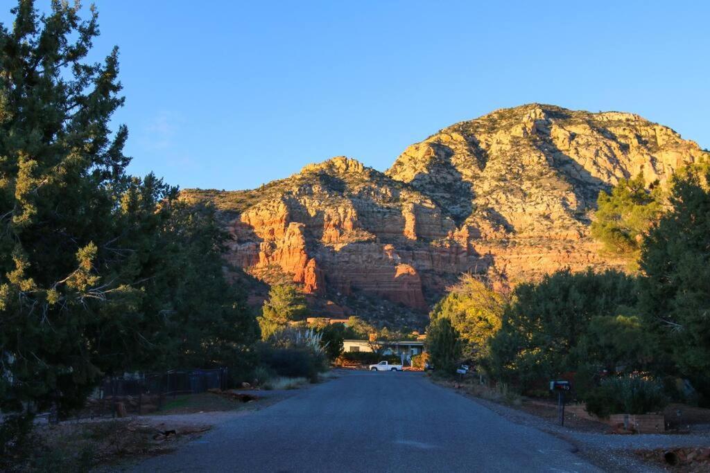 Holiday home Serene 2 Bedroom! Walk To Trails! Red Rock Mountain Views! Sedona