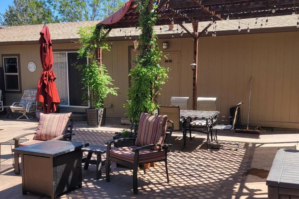 3 Bedroom With Stunning Red Rock Views! Walk To Trails! Holiday home Sedona