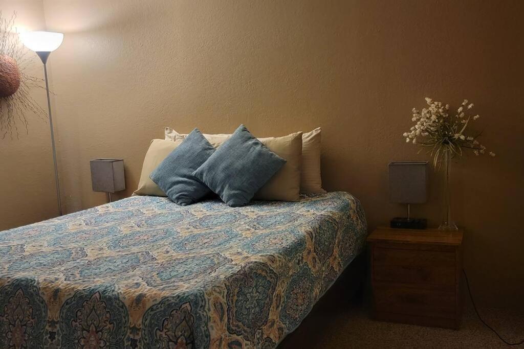 3 Bedroom With Stunning Red Rock Views! Walk To Trails!