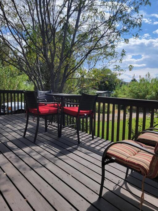 3 Bedroom With Stunning Red Rock Views! Walk To Trails! Holiday home *