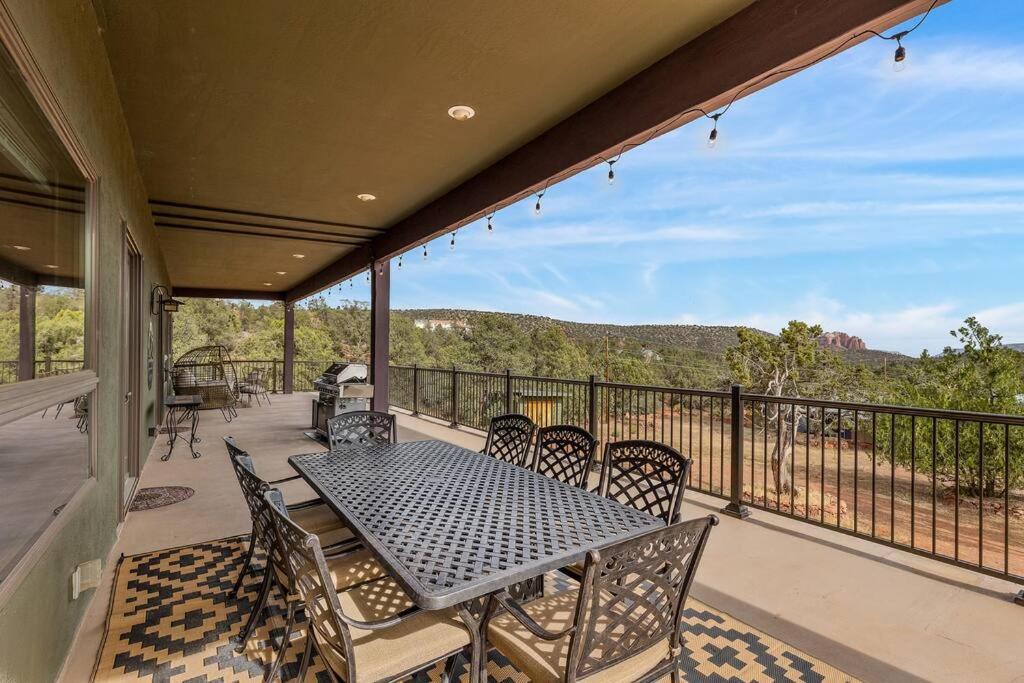 Close To Fresh Creek! Sleeps 12 ~ Amazing Views W/serene Open Space ~ Hot Tub + Game ~ Trails Outside *