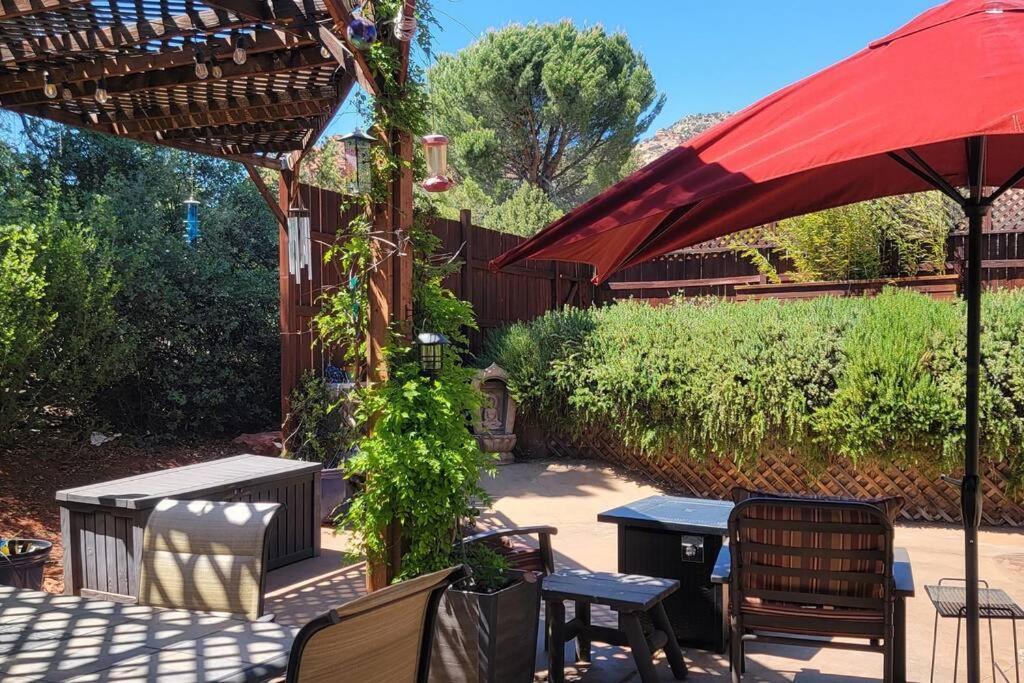 Holiday home 3 Bedroom With Stunning Red Rock Views! Walk To Trails!