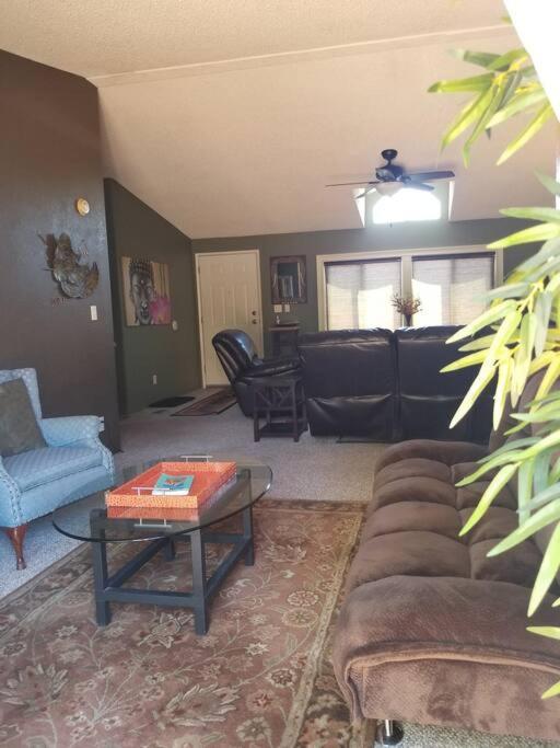 Holiday home 3 Bedroom With Stunning Red Rock Views! Walk To Trails!