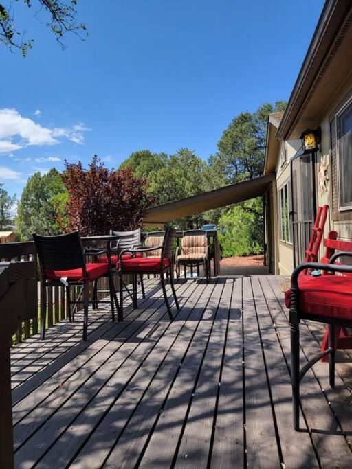 3 Bedroom With Stunning Red Rock Views! Walk To Trails! Holiday home