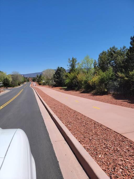 Serene 2 Bedroom! Walk To Trails! Red Rock Mountain Views! Holiday home Sedona