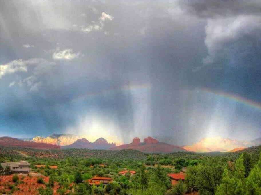 Holiday home Serene 2 Bedroom! Walk To Trails! Red Rock Mountain Views! *