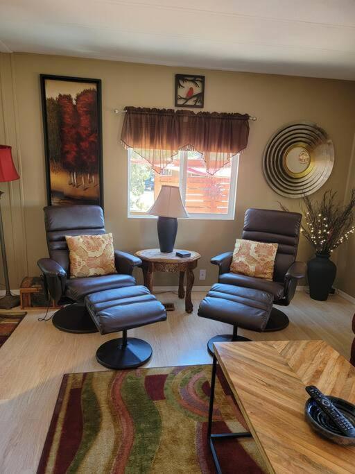 Holiday home Serene 2 Bedroom! Walk To Trails! Red Rock Mountain Views! *