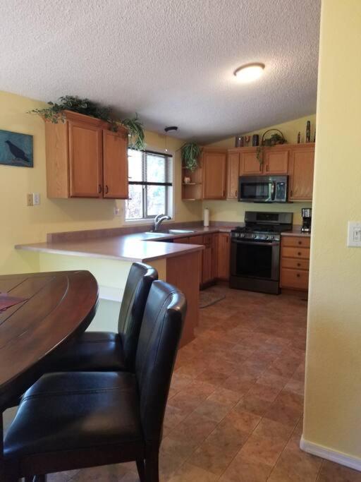 Holiday home 3 Bedroom With Stunning Red Rock Views! Walk To Trails! Sedona