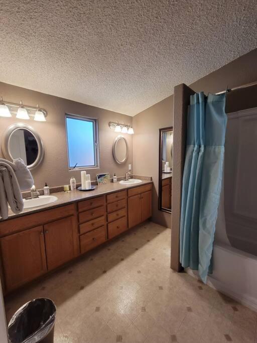 Holiday home 3 Bedroom With Stunning Red Rock Views! Walk To Trails! Sedona