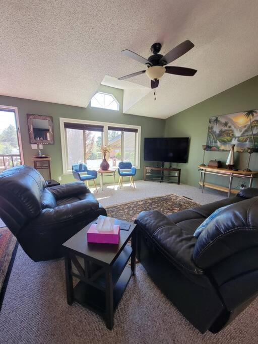 3 Bedroom With Stunning Red Rock Views! Walk To Trails! Holiday home Sedona