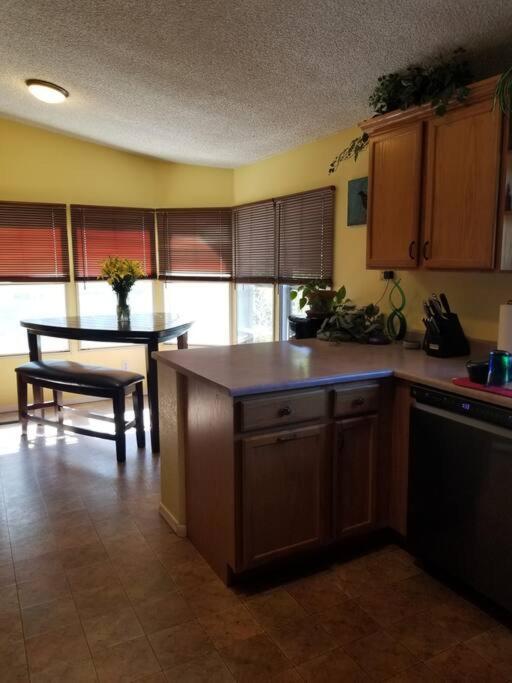 Holiday home 3 Bedroom With Stunning Red Rock Views! Walk To Trails!