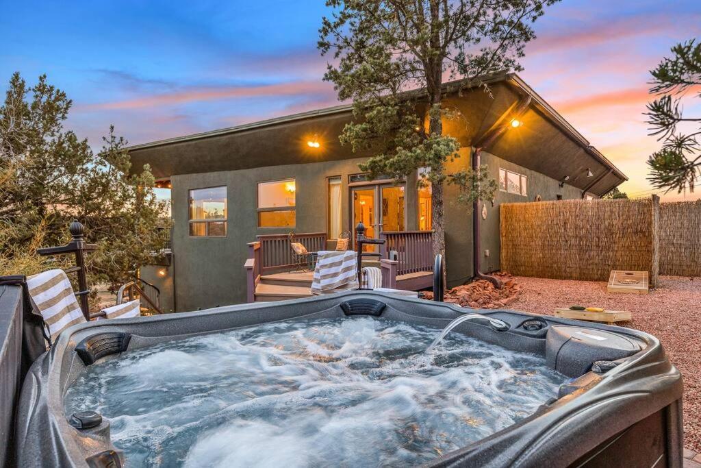 Holiday home Close To Fresh Creek! Sleeps 12 ~ Amazing Views W/serene Open Space ~ Hot Tub + Game ~ Trails Outside Sedona