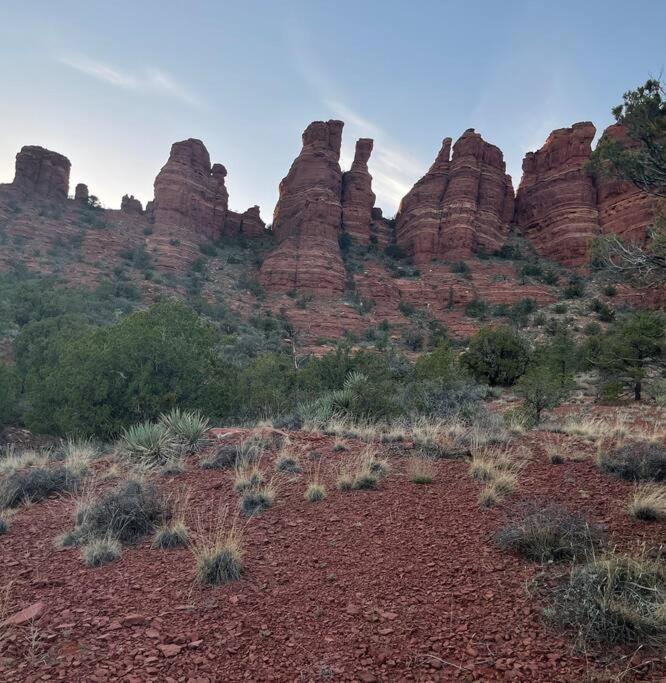 Close To Fresh Creek! Sleeps 12 ~ Amazing Views W/serene Open Space ~ Hot Tub + Game ~ Trails Outside * Sedona