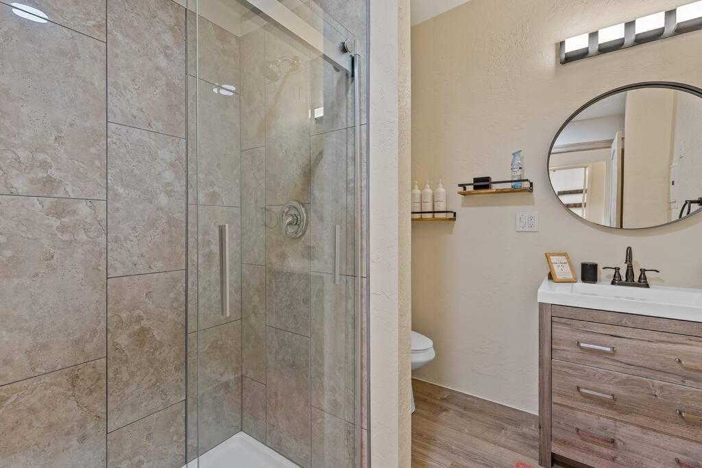 Close To Fresh Creek! Sleeps 12 ~ Amazing Views W/serene Open Space ~ Hot Tub + Game ~ Trails Outside