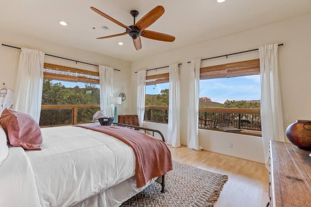 Close To Fresh Creek! Sleeps 12 ~ Amazing Views W/serene Open Space ~ Hot Tub + Game ~ Trails Outside Sedona
