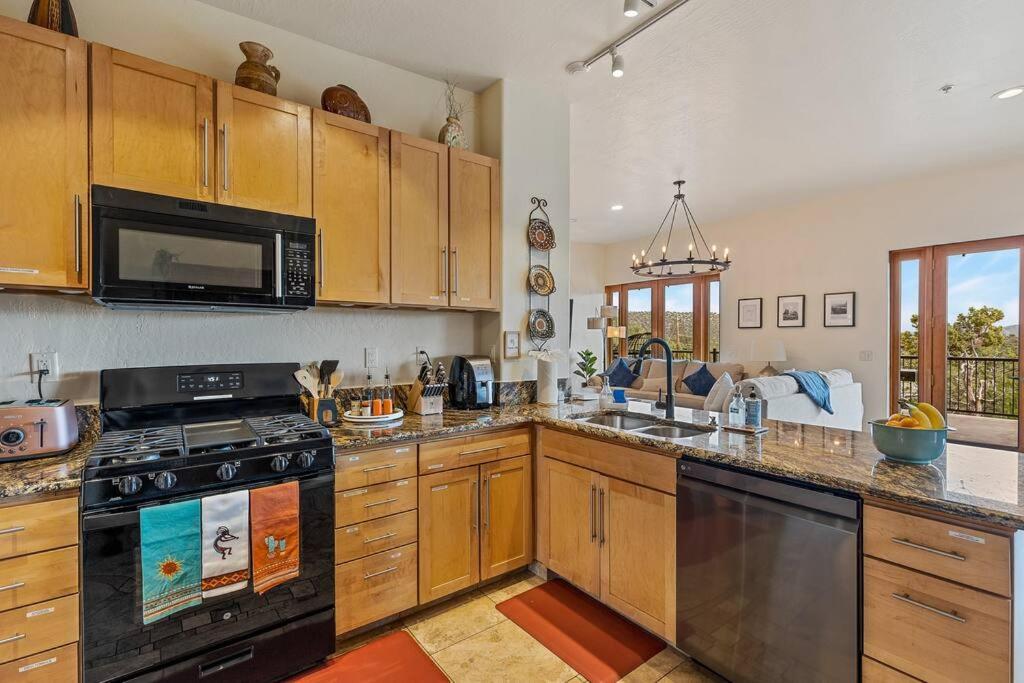 Close To Fresh Creek! Sleeps 12 ~ Amazing Views W/serene Open Space ~ Hot Tub + Game ~ Trails Outside *