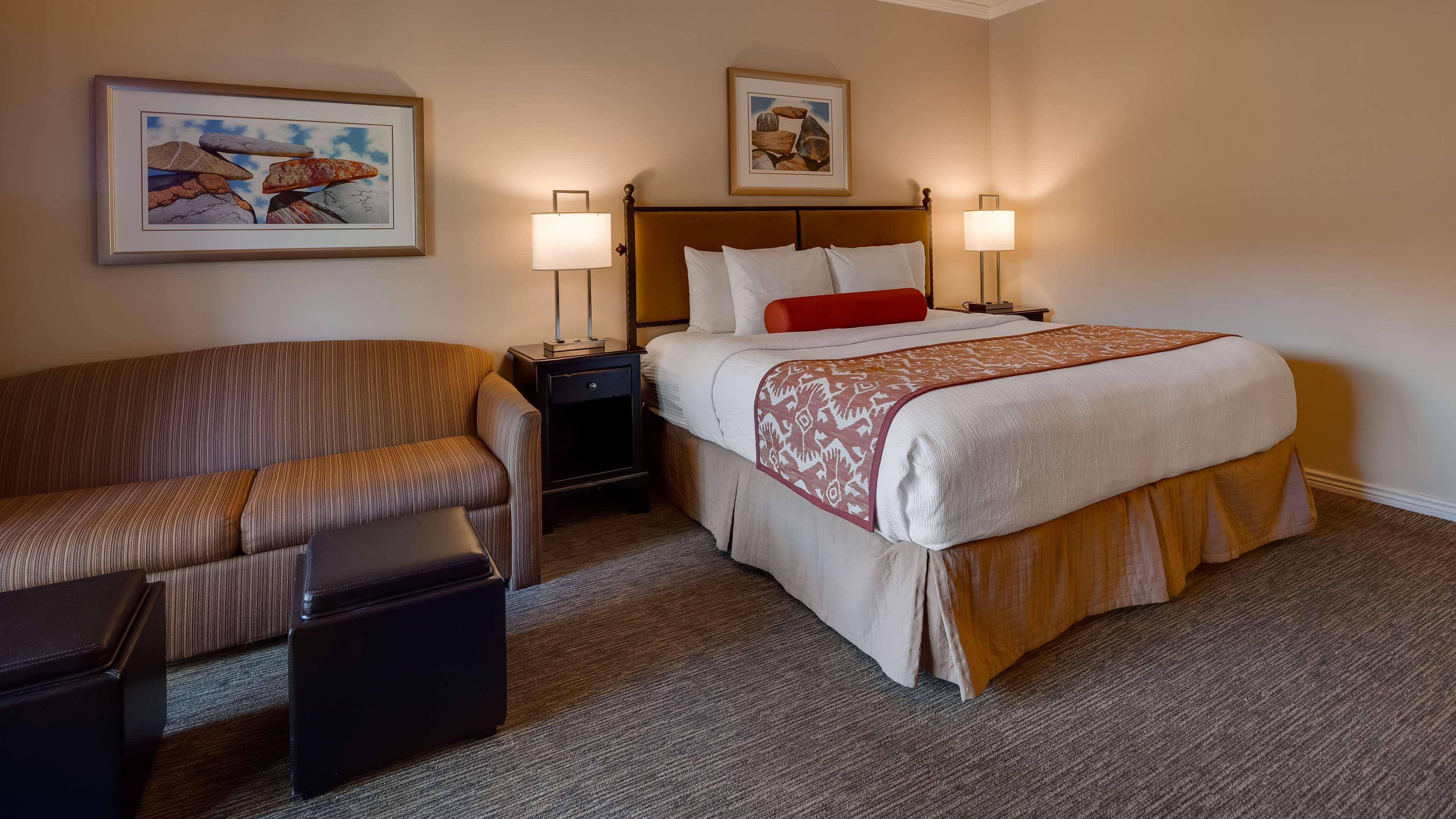 Western Arroyo Roble & Creekside Hotel
