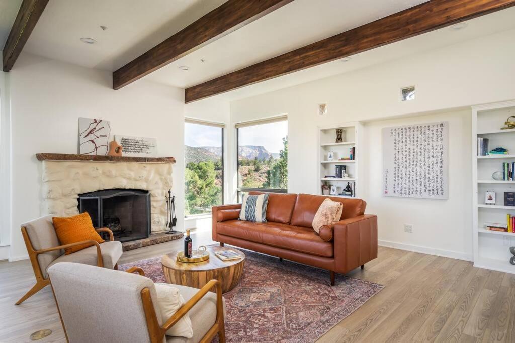 Stunning Views, Large Deck W/ Private Hiking Trail * Sedona