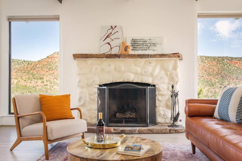 Stunning Views, Large Deck W/ Private Hiking Trail Sedona