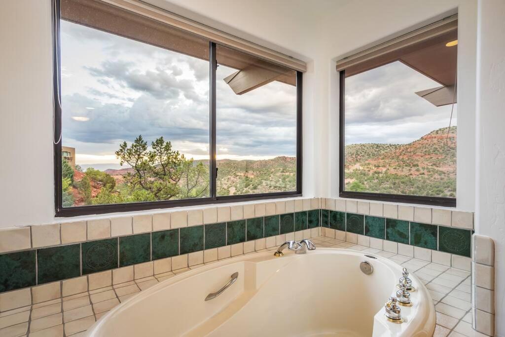 Holiday home Stunning Views, Large Deck W/ Private Hiking Trail Sedona